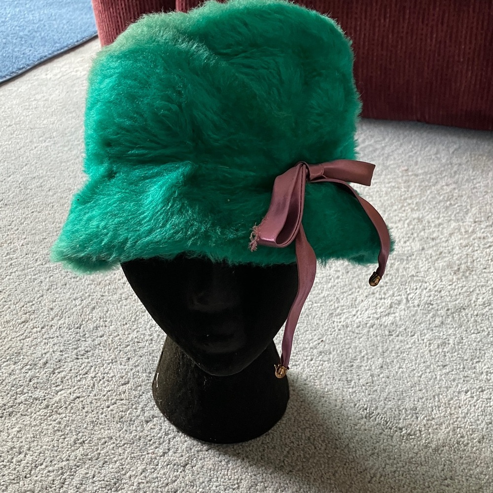 Elegant Green Faux Fur Hat with Ribbon Accent